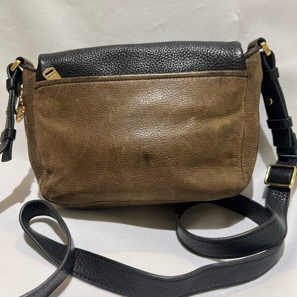 Fossil small crossbody with strap color is black and olive - Picture 2 of 7